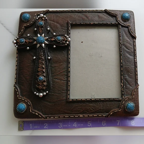 Western-Inspired Ceramic Frame with Saddle Charm Crosses – Fits 4x6 Photo - Picture 2 of 9